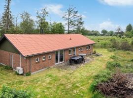 Nice Home In Jerup With Wifi，位于耶鲁普的酒店