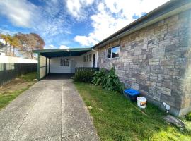 2 Double Beds Studio, 95 Aquirus Drive, Rotorua，位于罗托鲁瓦的旅馆