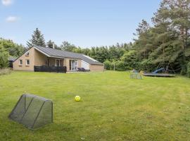 Cozy Home In Spøttrup With Sauna，位于Spottrup的酒店