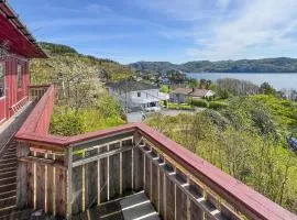 4 Bedroom Stunning Home In Lyngdal