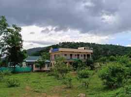 Sathyam Resorts，位于Dharmapuri的酒店