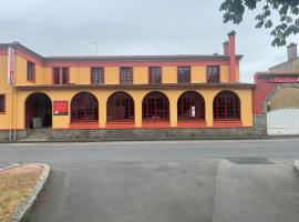 杜切瓦尔布兰科酒店，位于Cerizay的酒店