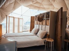 Glamping Blessed - Adult Only，位于贝斯特的酒店