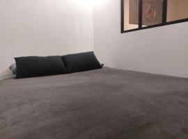 Appartement Cosy Parking Gratuit，位于热克斯的酒店
