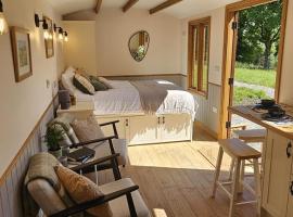 Stoodley View Shepherd Huts，位于托德莫登的带按摩浴缸的酒店