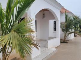Touray Holiday apartment，位于Brusubi的酒店
