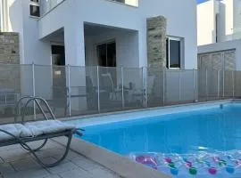 Haus 2 Schlafzimmer und Pool