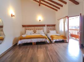 Hotel las Palmas，位于莱瓦镇的带停车场的酒店