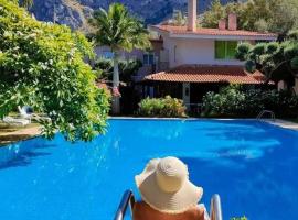 Villa Megna - Green Paradise B&B，位于斯菲拉卡瓦洛的酒店