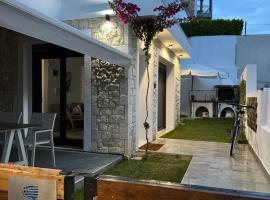 Momo's House，位于尼基季的带热水浴缸的酒店