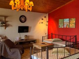 Villa Apartment with 3 bedrooms，位于波利卡斯特隆的酒店