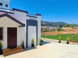 Mithra Cottages Ooty Individual Villa Breakfast Complementary, Campfire Available, BBQ Available，位于乌提的酒店