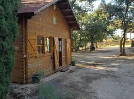 La cabane en bois，位于Tourves的木屋