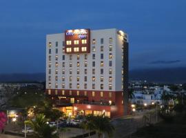 City Express Plus by Marriott Puerto Vallarta，位于巴亚尔塔港酒店区的酒店