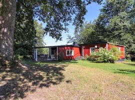 Awesome Home In Åsljunga With Kitchen，位于Åsljunga的酒店