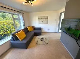 Horizon, 3-Bedroom House, Free Parkings, WiFi, Netflix, Prime location with private garden, Close to Oxford & Blenheim palace