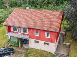 5 Bedroom Pet Friendly Home In Vestnes，位于Vestnes的酒店