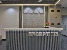 Hotel Legacy，位于艾哈迈达巴德萨达尔·瓦拉巴伊·帕特尔国际机场 - AMD附近的酒店
