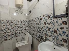 Hotel Abhishek，位于Chamoli的酒店