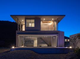 CHLOROBIANCO amami，位于奄美的带泳池的酒店