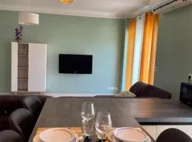 71m2 two Bedrooms Apartment, 10 Minutes from Airport and Downtown, Free Parking