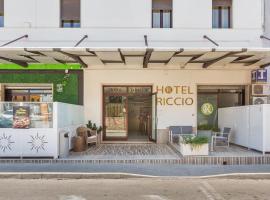 Hotel Il Riccio，位于切萨雷奥港的酒店