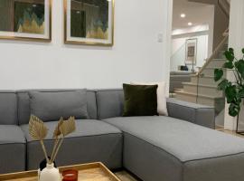Modern Detached Home in the Suburbs of Toronto，位于阿贾克斯的酒店