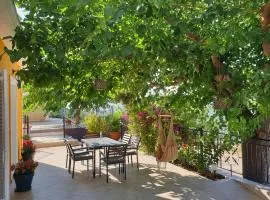 TheYellow House II Fully Equipped 2BR apartment