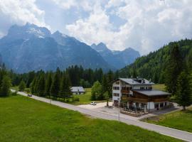 Hotel Griglieria Pizzeria Gnomo Goloso，位于Stabiziane的酒店