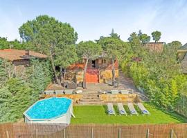 Cozy wood cabin, Casino, Pool, 25 min to Madrid Center，位于马德里的酒店