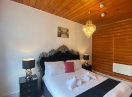 Kaoglen Warren - Pet friendly - Hot Tub - Cairngorms，位于布莱尔高里的酒店