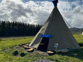 Shandon tipi off grid camping, nc500，位于洛赫卡伦的豪华帐篷