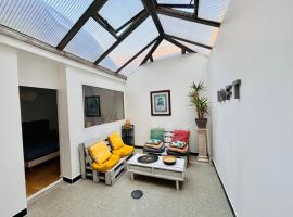 Le Jeanne d'Arc - Appartements meublés，位于日安的酒店