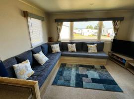 Meadowside Caravan Hire Haven Kent Coast，位于罗切斯特的酒店