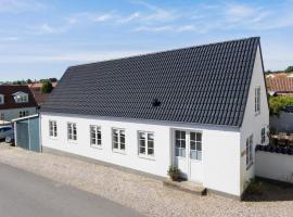 1 Bedroom Cozy Apartment In Svendborg，位于斯文堡的酒店