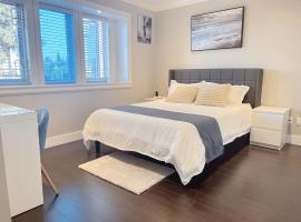 Comfy Private Room & Bath Near Skytrain Metrotown，位于伯纳比的酒店