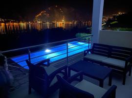 Luxury Kotor bay view studio，位于Muo的酒店