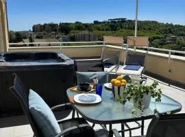 A terrace on Capri con piscina idromassaggio