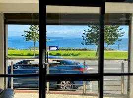 Ocean Beach Hotel，位于珀斯的酒店