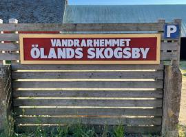 Vandrarhemmet Ölands Skogsby，位于费尔耶斯塔登的酒店