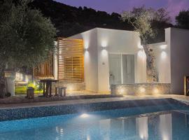 Eman Resort，位于乌尔齐尼的带按摩浴缸的酒店
