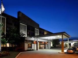 Comfort Suites Milwaukee West，位于密尔沃基的酒店