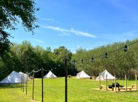 Damson Bell Tent，位于德罗伊特威奇的酒店