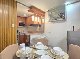 Compostela Guest House with Car Park, Wifi, Netflix，位于Compostela的酒店