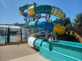 CAMPING PARADIS Domaine Oyat，位于Le Fenouiller的酒店
