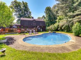 Spacious East Haddam Retreat with Private Pool!，位于East Haddam的酒店