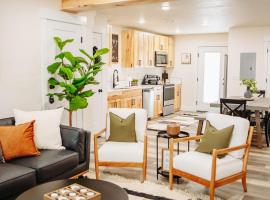 Creekside Cabin Ponderosa-stay with views near Lava，位于McCammon的酒店