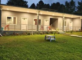 Snow Palace Hotel Shogran，位于Kawāi的酒店