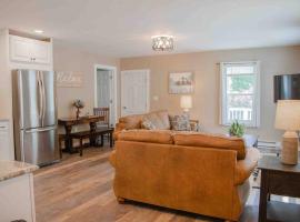 Cozy Waterfall Oasis - Close to Catskills，位于East Durham的酒店