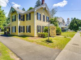 6 Mi to Lake George Adirondack Home with Game Room，位于沃伦斯堡的酒店